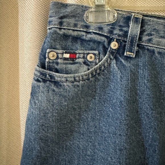 Vintage High-waisted Tommy Hilfiger Jean Skirt, size 4, medium wash preowned - Picture 2 of 9